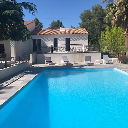 Grande Propriete Avec Piscine Et Terrain De Tennis Prives Nyaraló