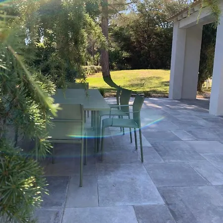 Grande Propriete Avec Piscine Et Terrain De Tennis Prives * Les Lecques