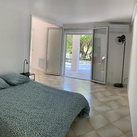 Grande Propriete Avec Piscine Et Terrain De Tennis Prives