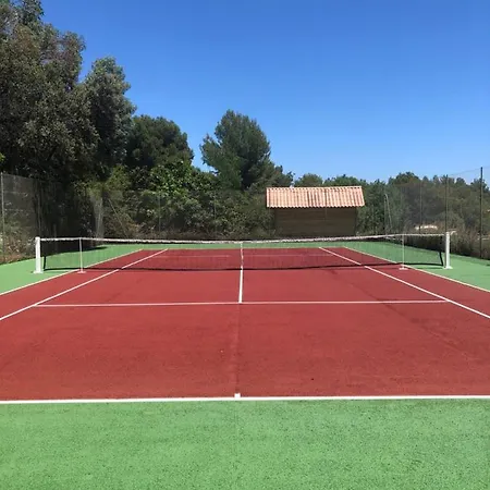 Grande Propriete Avec Piscine Et Terrain De Tennis Prives Les Lecques
