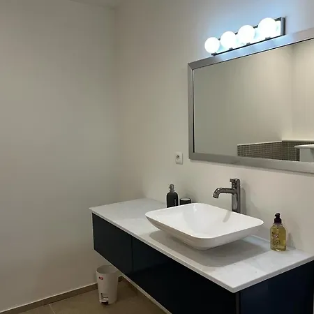 Grande Propriete Avec Piscine Et Terrain De Tennis Prives * Les Lecques