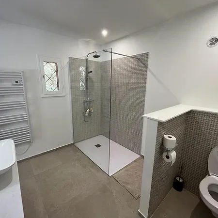 Grande Propriete Avec Piscine Et Terrain De Tennis Prives Nyaraló Les Lecques