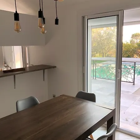 Grande Propriete Avec Piscine Et Terrain De Tennis Prives Les Lecques